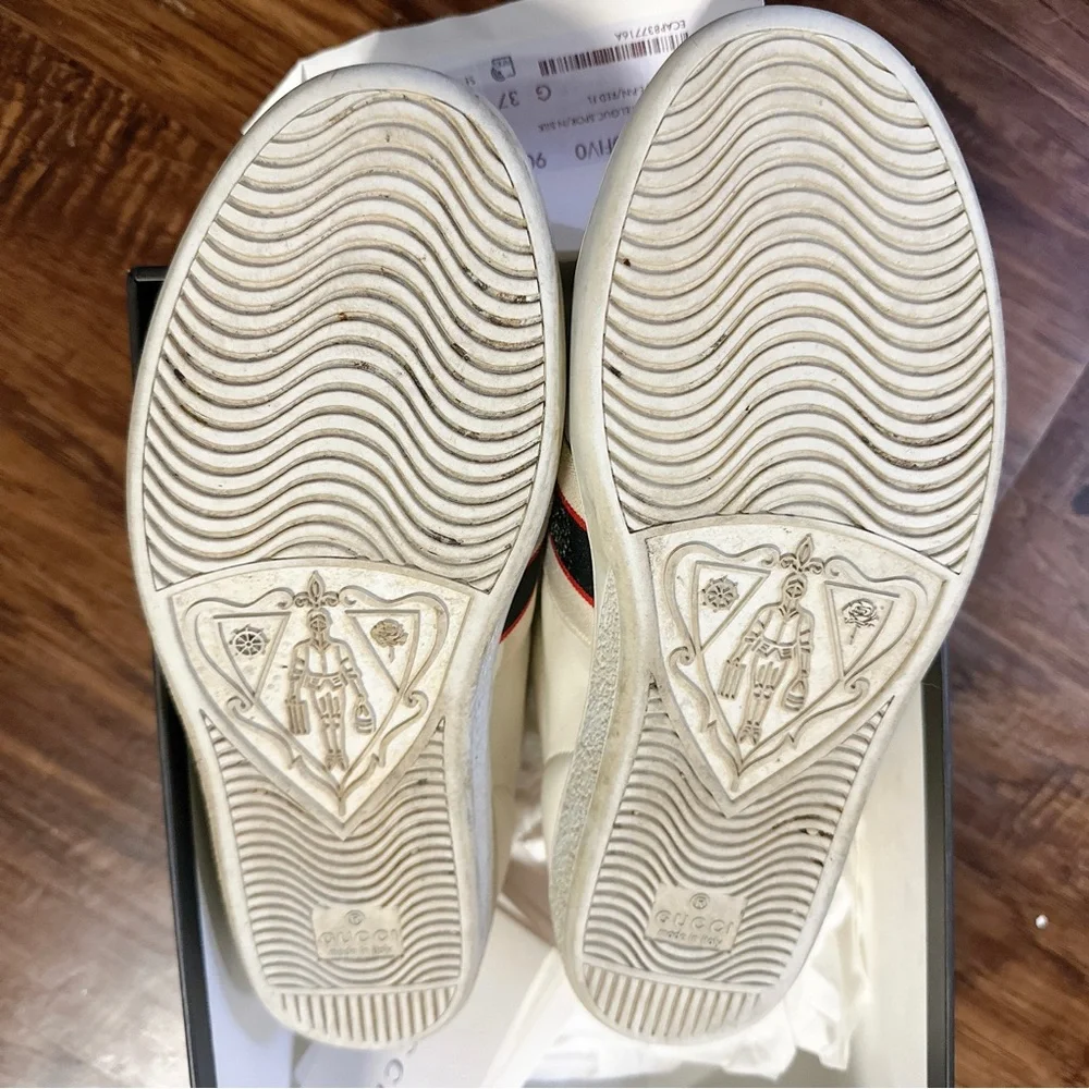 Women Gucci Sneakers - Picture 3 of 4